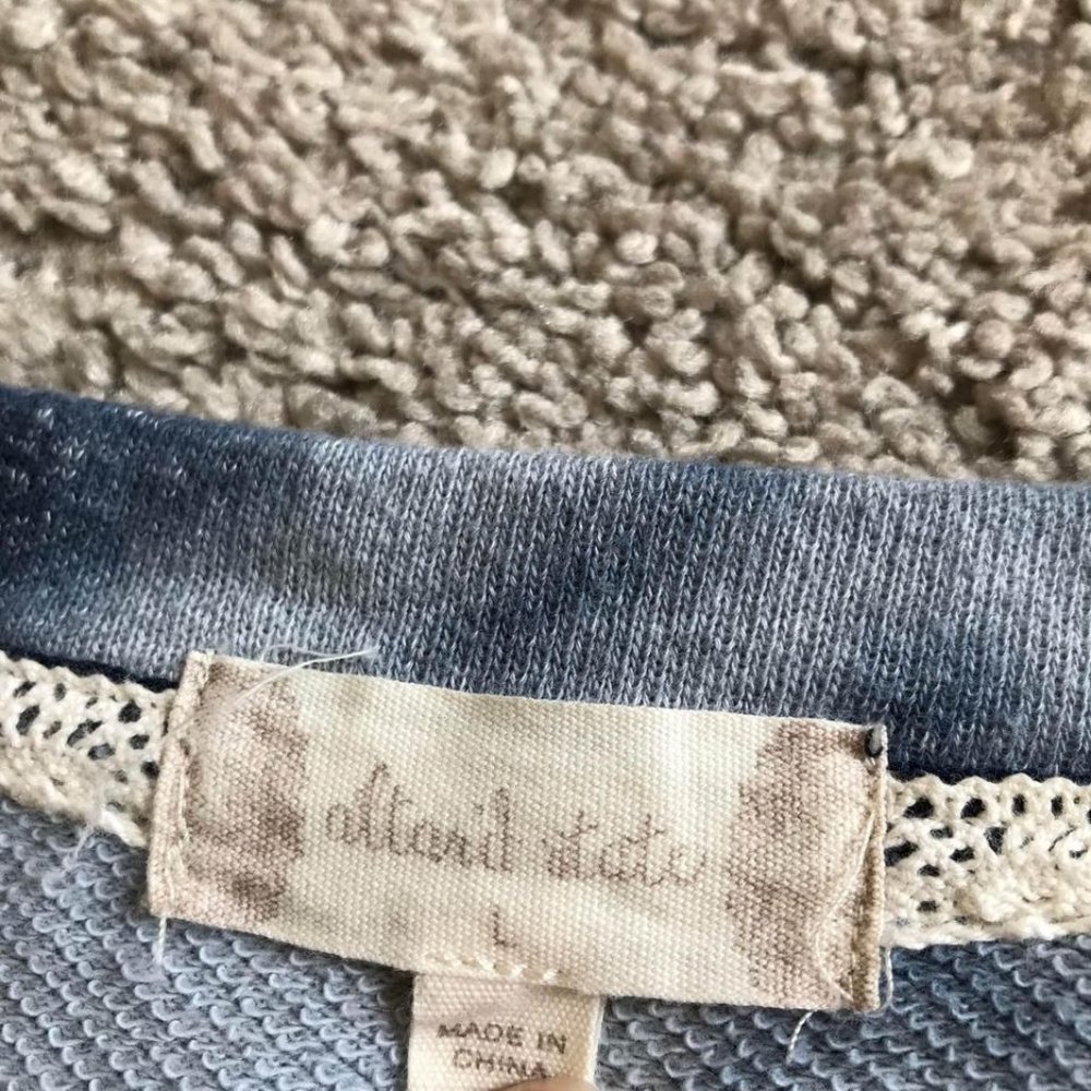 Altar’d State women’s large blue tye dye top - Picture 4 of 6